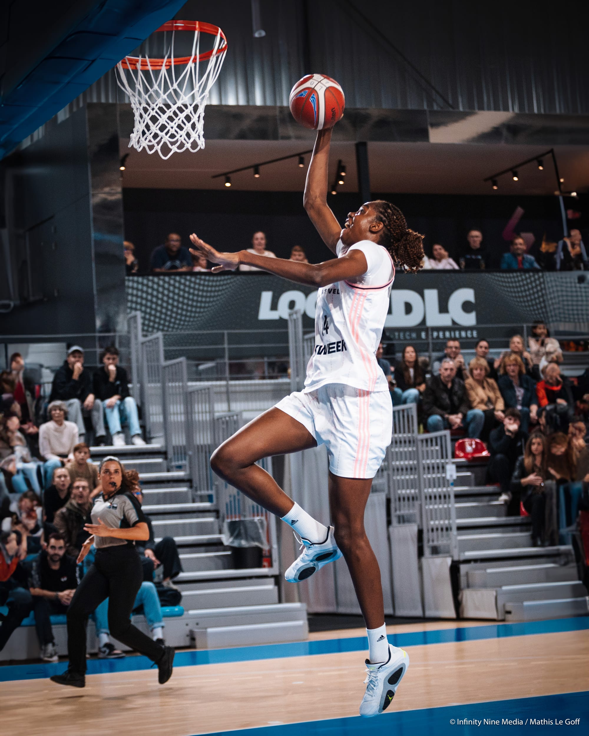 Dominique Malonga a dunké en match !