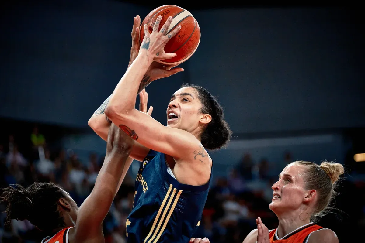 Valériane Ayayi et Prague vainqueurs de l'Euroleague !