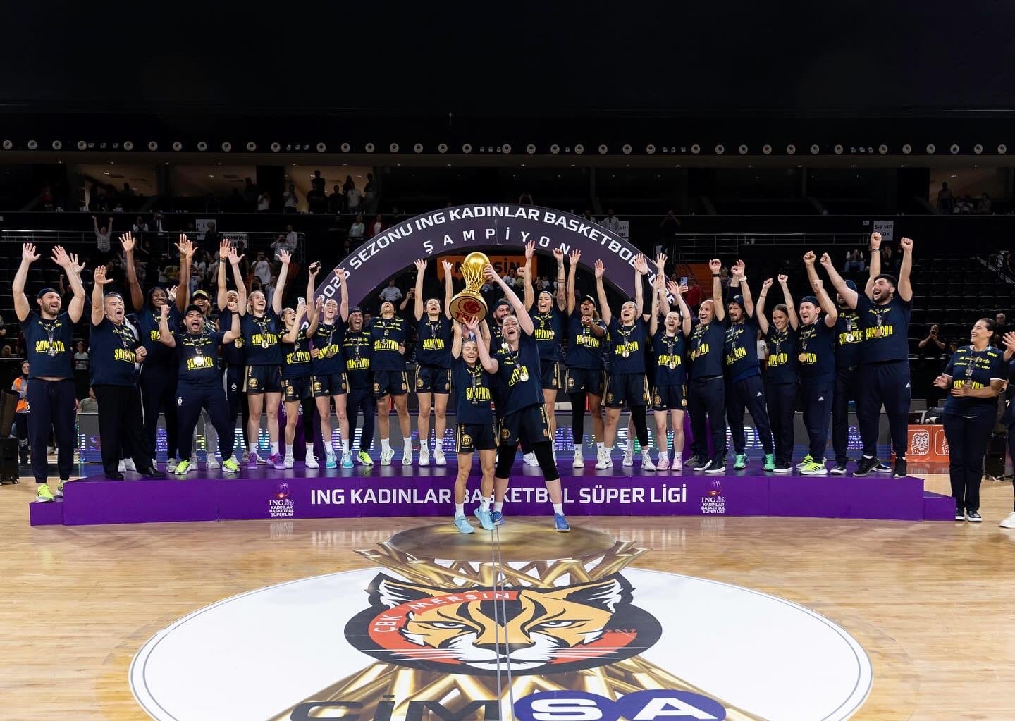 Gabby Williams, Marième Badiane et Fenerbahçe champions de Turquie