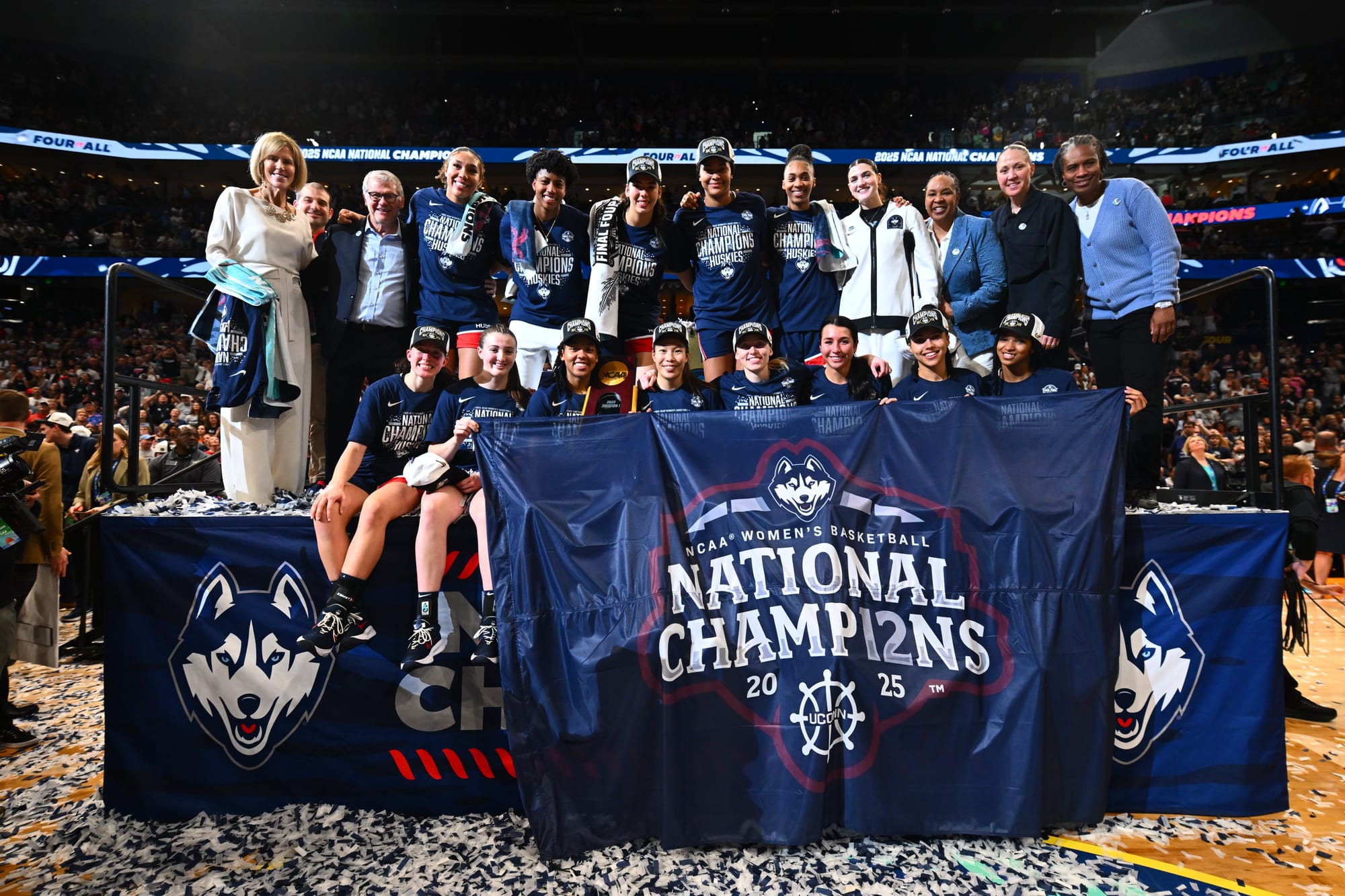 Sarah Strong et Connecticut sacrés champions NCAA