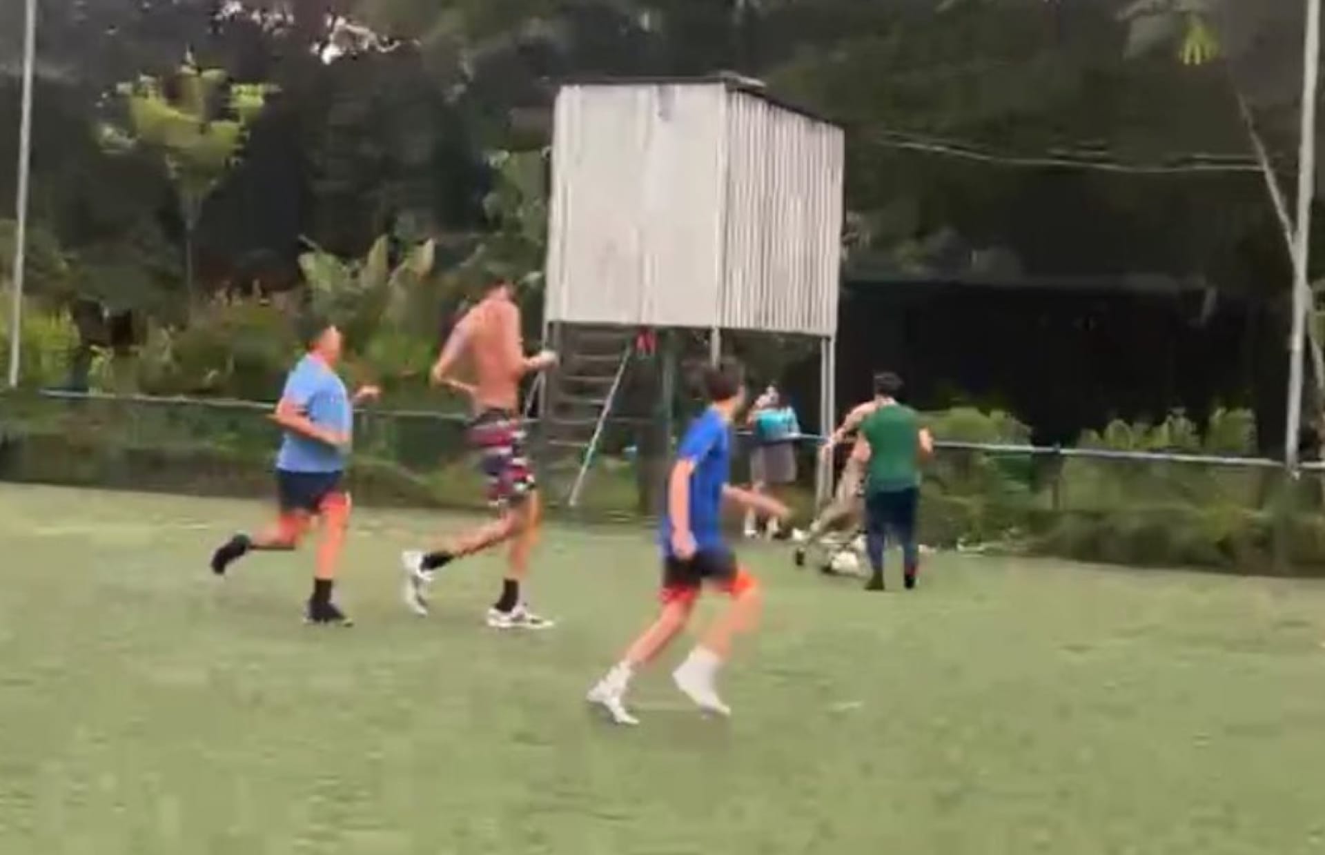 Quand Victor Wembanyama retouche un ballon… au Costa Rica