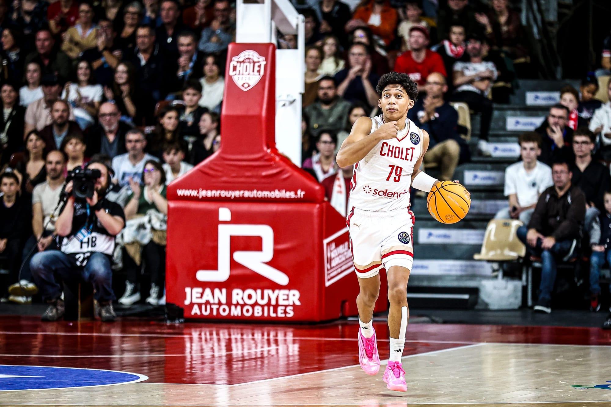 Шоленин оюнчусу Аарон Тово-Нанси матчтан кийинки маек учурунда