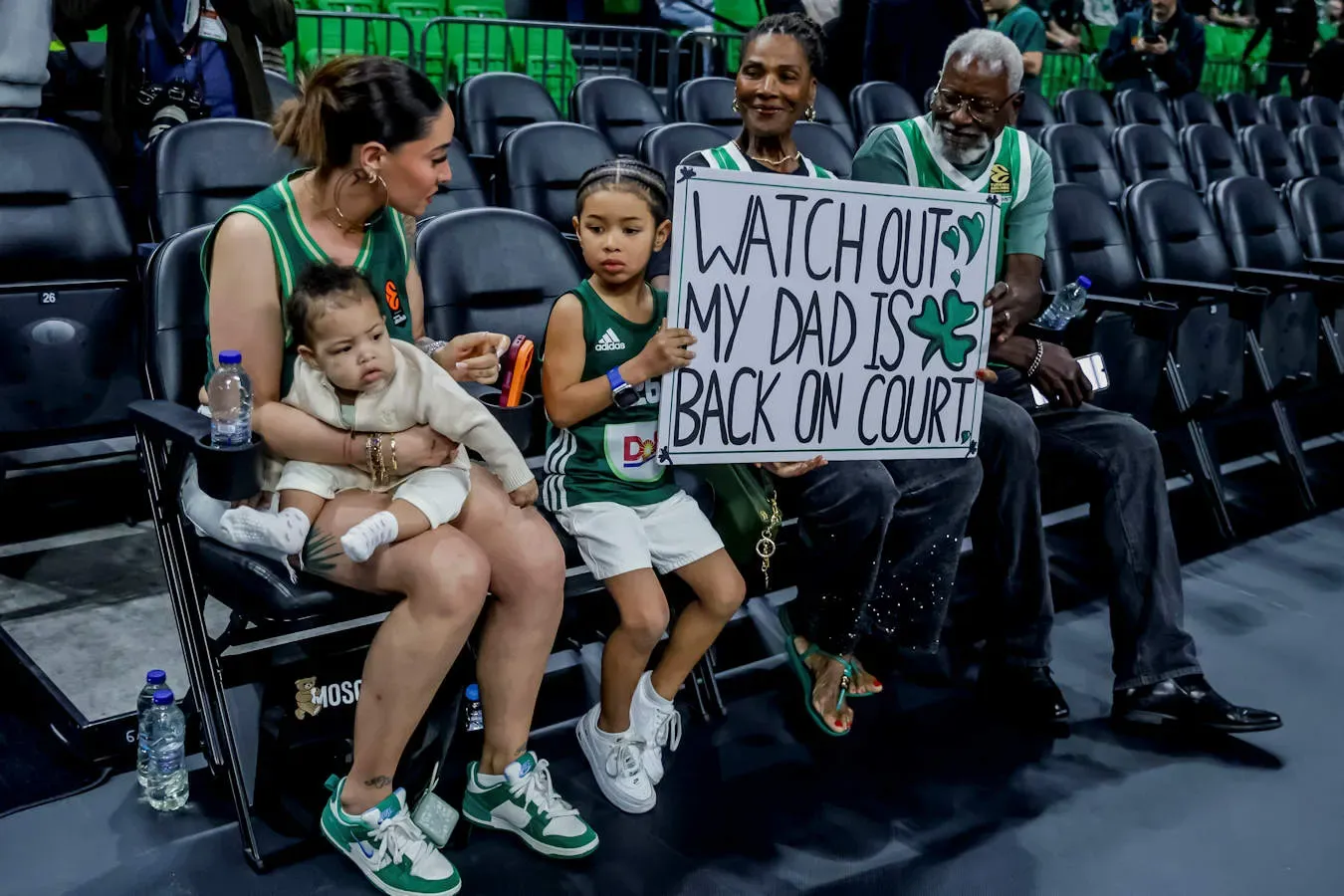 Mathias Lessort en acción con Panathinaikos