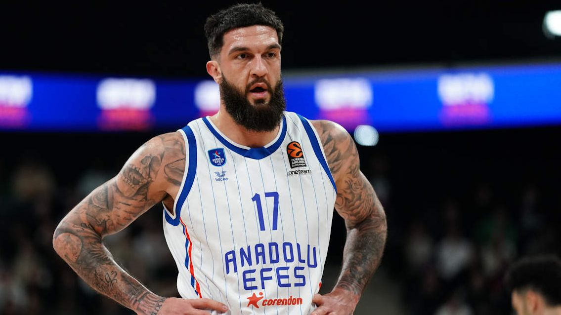 Vincent Poirier en el Anadolu Efes?