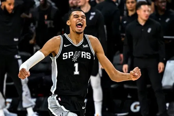 Vincent Collet et Boris Diaw en observation aux San Antonio Spurs