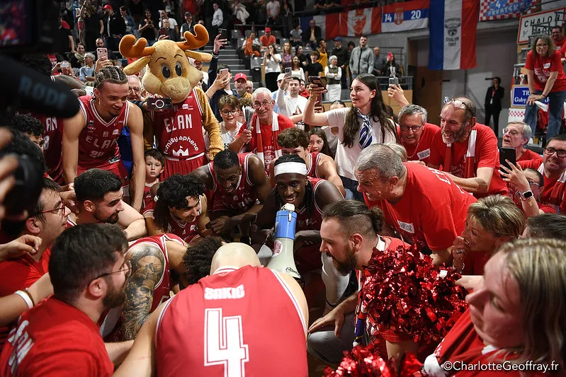 Elric Delord (coach Chalon) : "On a le sentiment d'être 6 ou 7 sur le terrain tellement le public nous pousse"