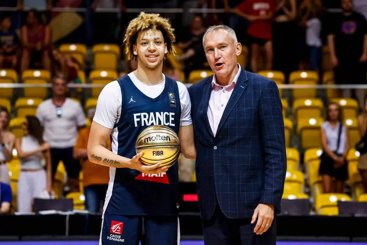 MVP de l'EuroBasket U20, Zacharie Perrin part à Hambourg