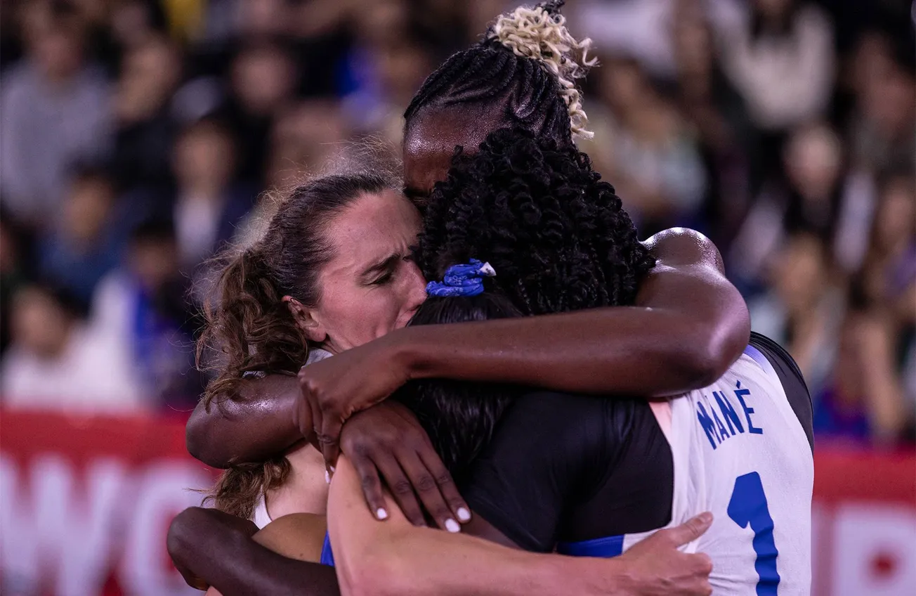 Coupe du monde 3x3 : débuts diamétralement opposés pour les Bleues et les Bleus