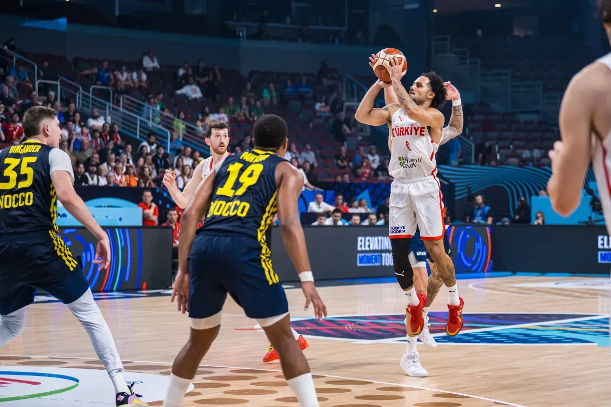 Shane Larkin (Turquie) : "Nous avons clairement une cible dans le dos"