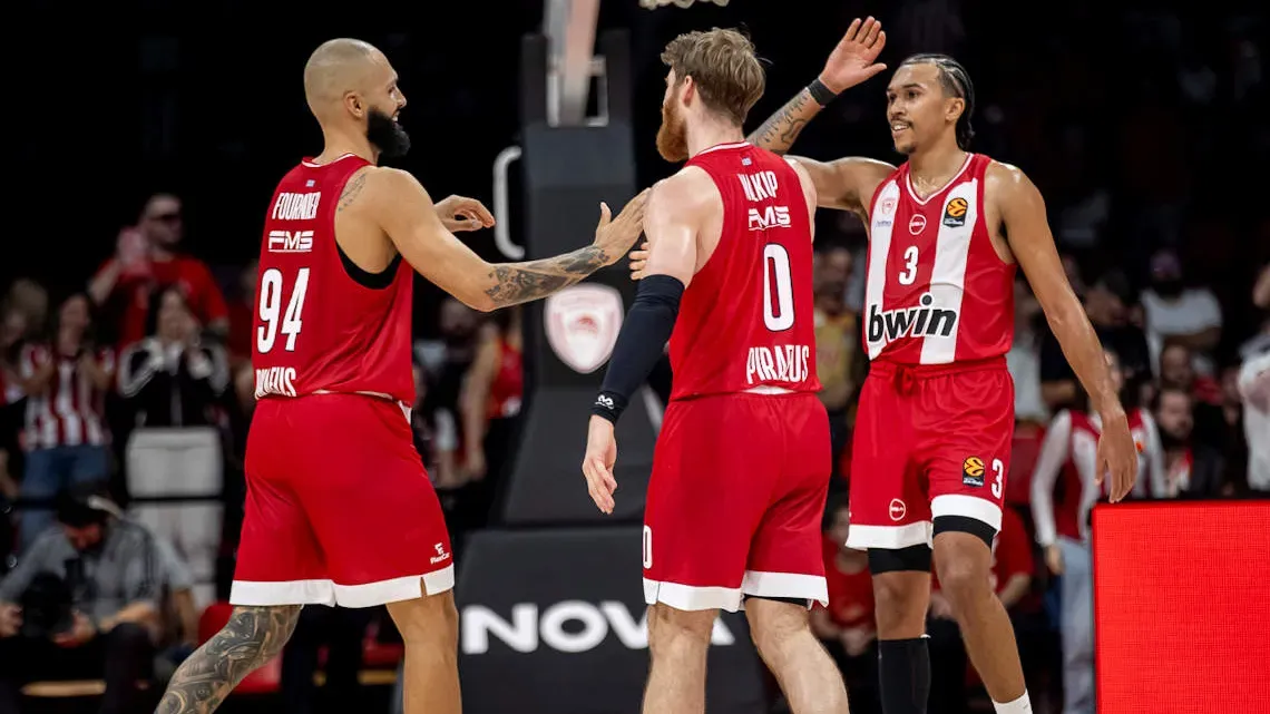 Olympiakos-Paris : Justin Robinson et Evan Fournier flambent