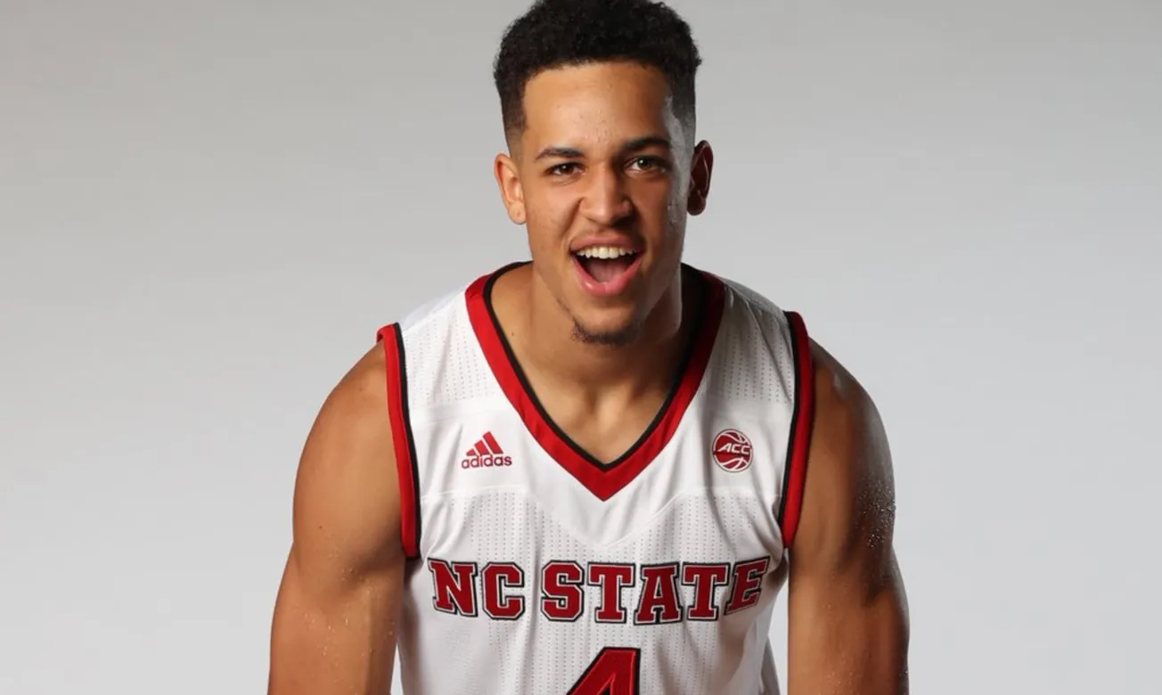 Hongrie : Le joueur américain Jericole Hellems frappe un supporter de son équipe