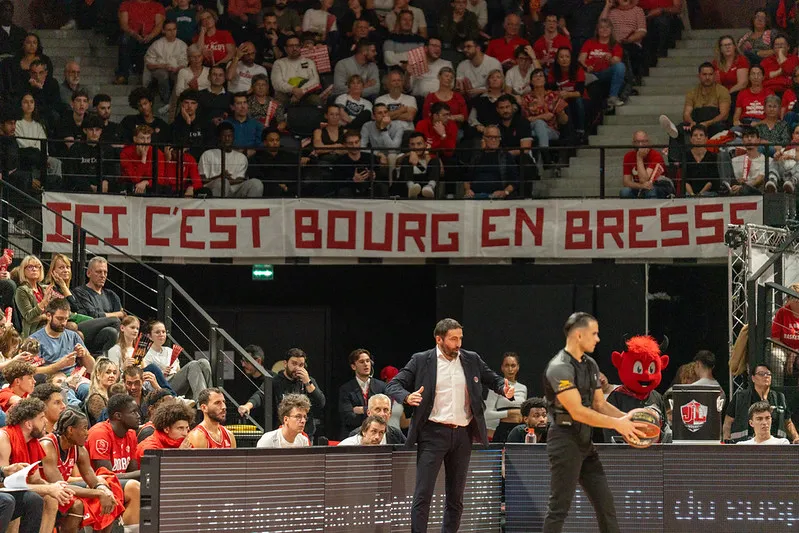 Bourg-Chalon : Deux communiqués pour un incident à caractère raciste