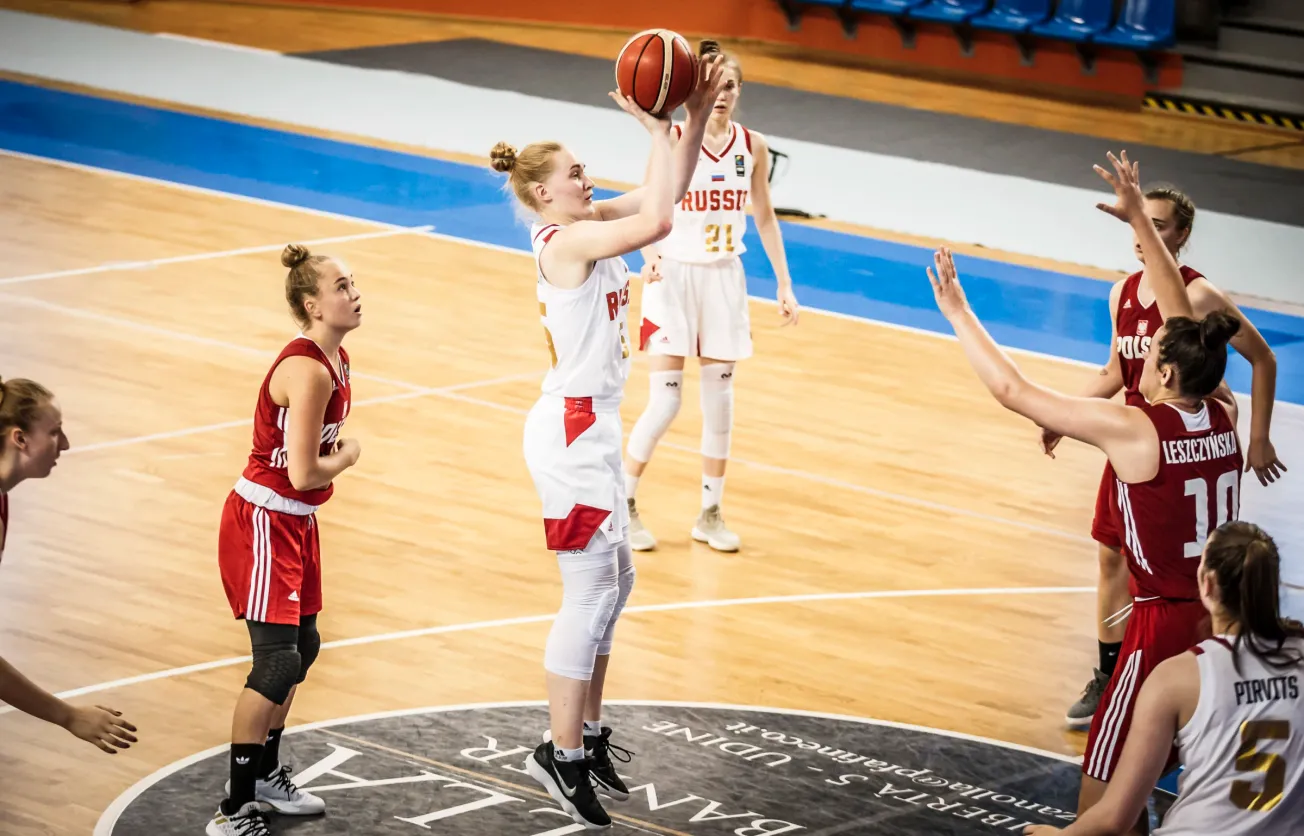 Elena Mikhailova, la jeune russe qui rêvait de voir Paris