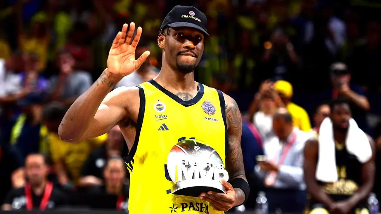 Le contrat mirobolant signé par Nigel Hayes-Davis au Pana