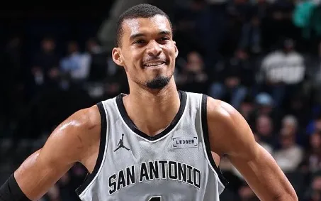 Nikola Jokic sur Victor Wembanyama : "Il est en train de révolutionner le basket"