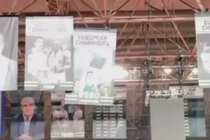 Pour protester contre l'arbitrage, le Panathinaikos enlève la bannière de Dejan Bodiroga