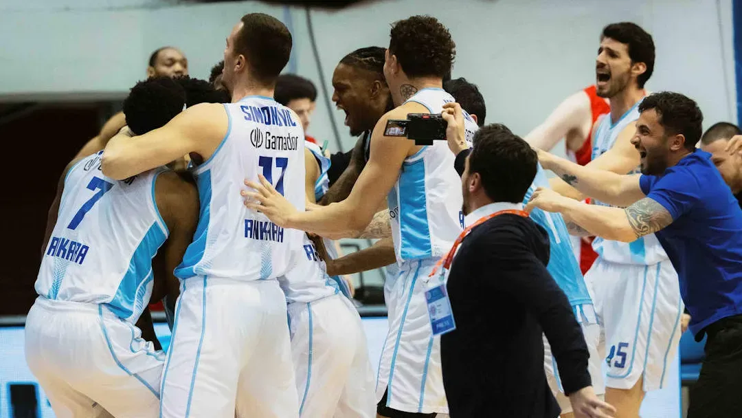 Vidéo : L'ancien Parisien Kyle Allman envoie Turk Telekom en demi-finales de l'Eurocup