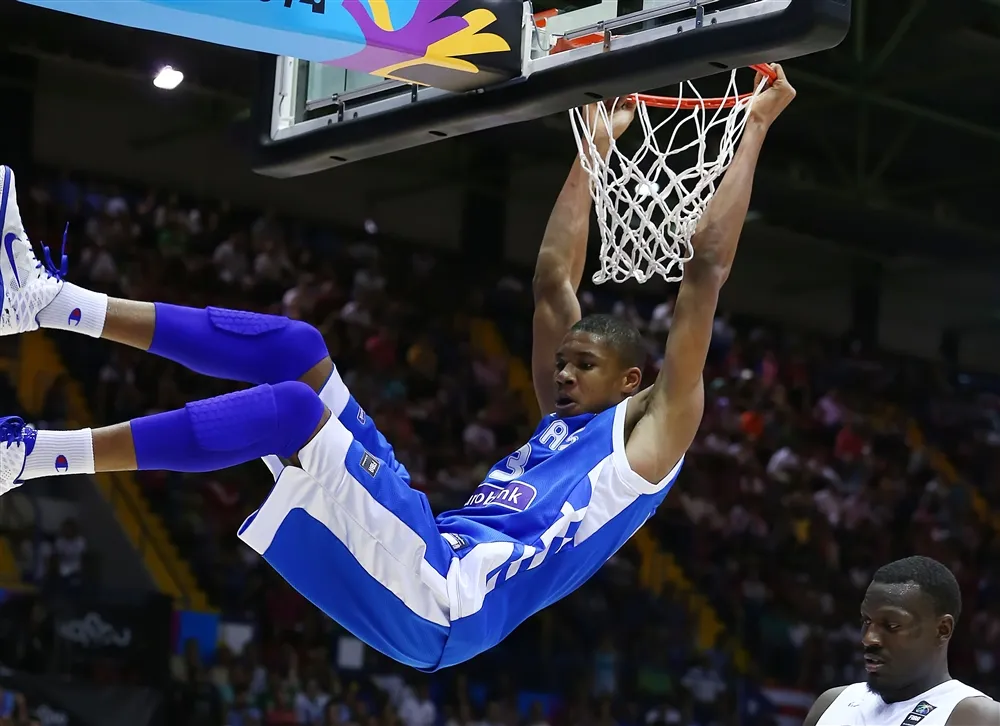 NBA : Giannis Antetokounmpo et Dirk Nowitzki, les deux seuls européens de l’équipe du 75e anniversaire