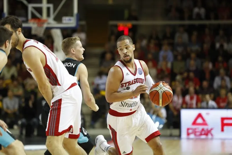Italie : Michael Dixon (ex SIG) vers Reggio Emilia