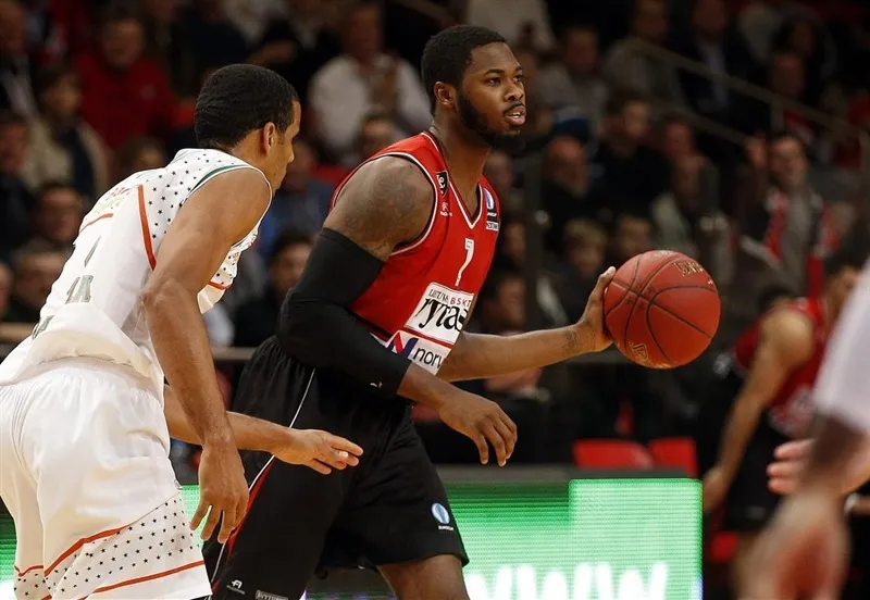 Châlons-Reims, 6e club en France de Travis Leslie