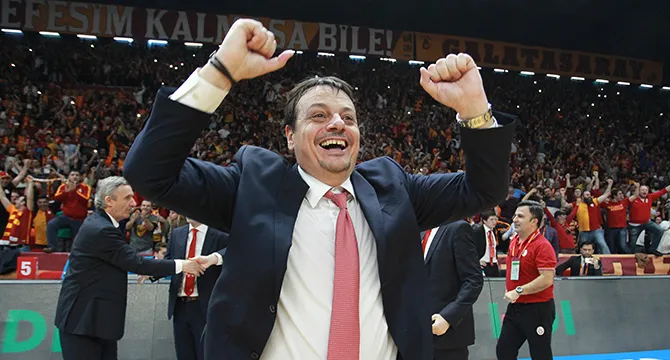 Turquie: Le coach d’Anadolu Efes, Ergin Ataman, souhaite un plafond salarial pour les clubs d’Euroleague