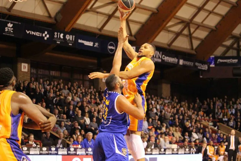Taylor Smith passe de Gravelines à Nanterre