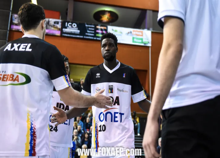 Vidéo : le très gros poster dunk de Jacques Alingue sur Kevin Jones