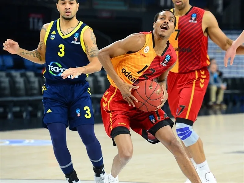 Italie : Alex Renfroe à Avellino