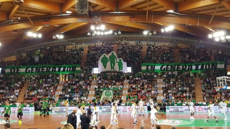 « De génération en génération »: la banderole des Ultras Green de Limoges