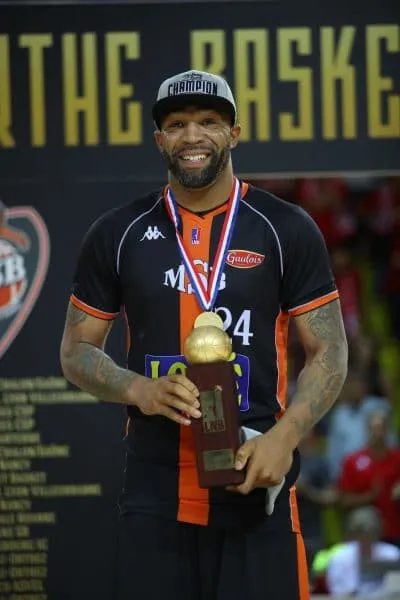 LeBron James a félicité sur Instagram son pote Romeo Travis pour son titre de champion de France