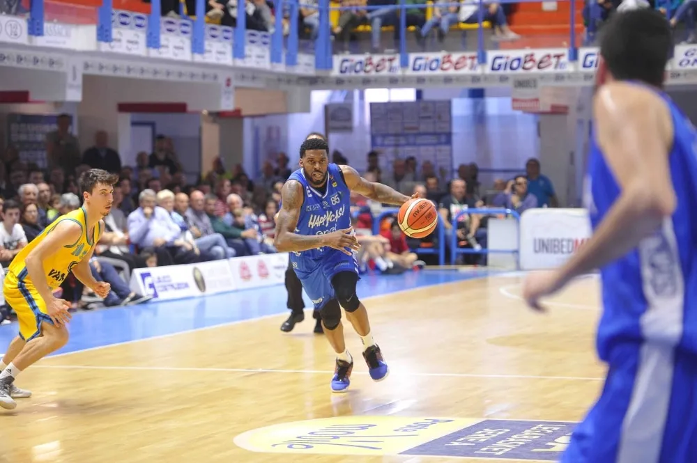Jeep® ÉLITE : Donta Smith vers l’Elan Béarnais