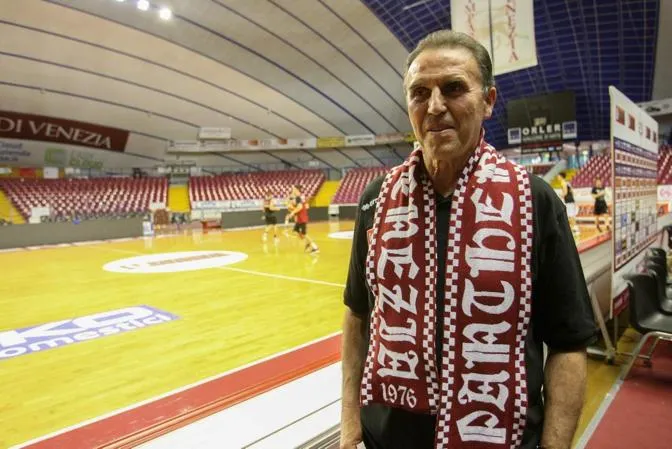 Italie: A 73 ans, la légende Carlo Recalcati prend sa retraite