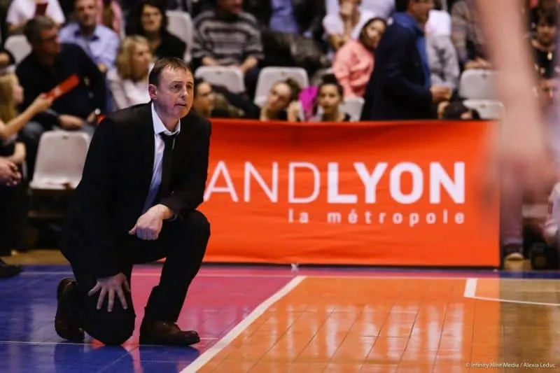 [REDIFF] Valéry Demory (coach Lyon ASVEL féminin): « On est un peu la curiosité car on a un patron qui n’est pas n’importe qui »