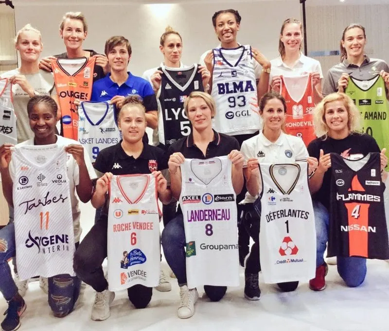La photo – Les capitaines des 12 équipes de la Ligue Féminine