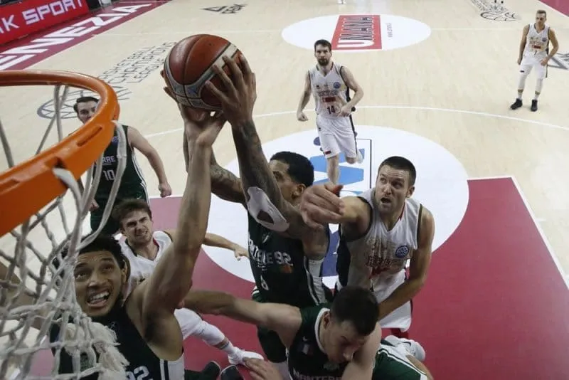 Vidéo: Quand les Nanterriens Julian Gamble et Adas Juskevicius cartonnent à Venise