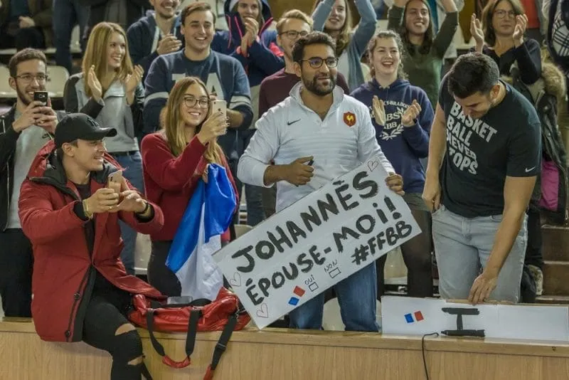 La photo – « Johannès, épouse moi ! »