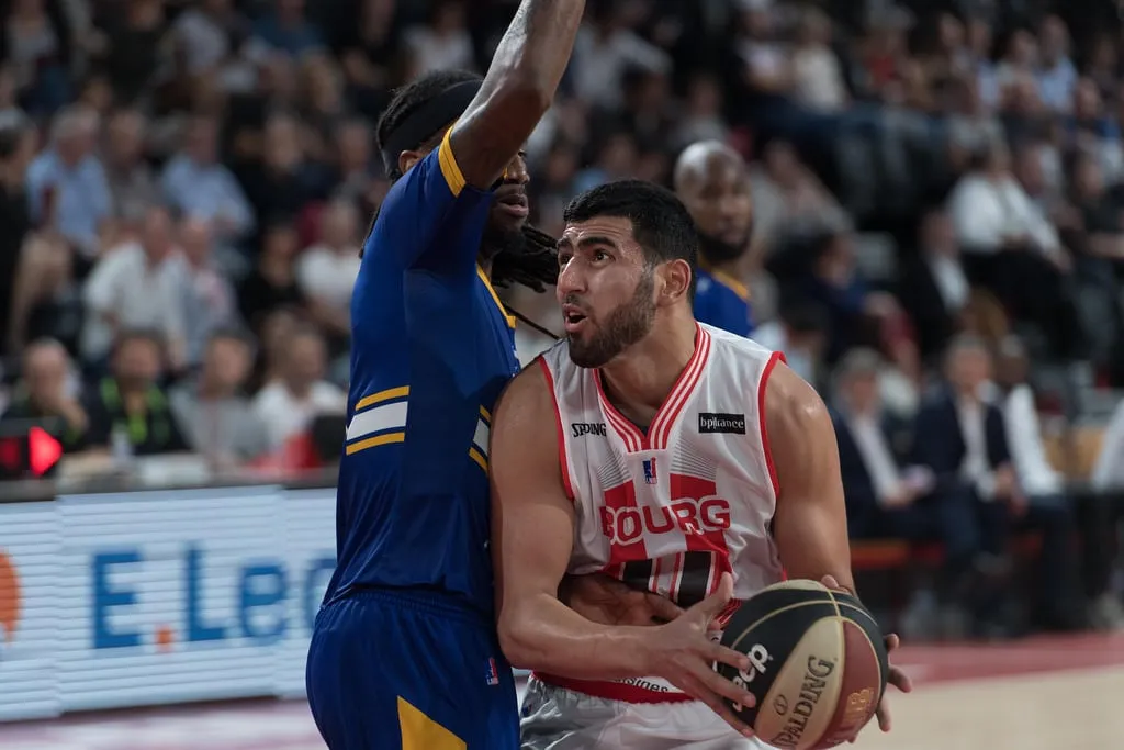 Officiel : Kerem Kanter quitte Bourg et Fréjus Zerbo prolonge
