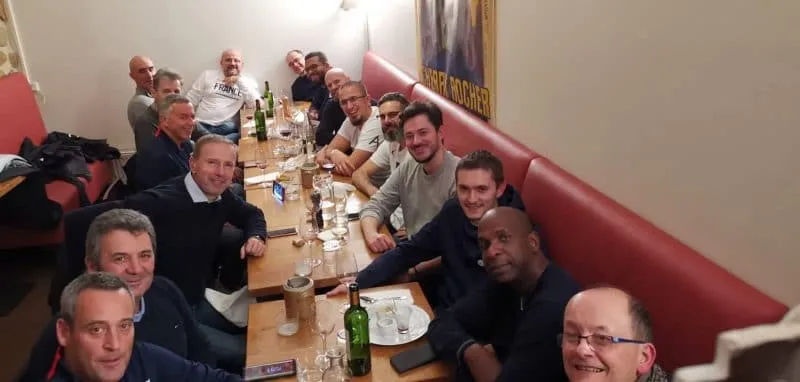 La photo – Le staff de l’équipe de France. Après l’effort…