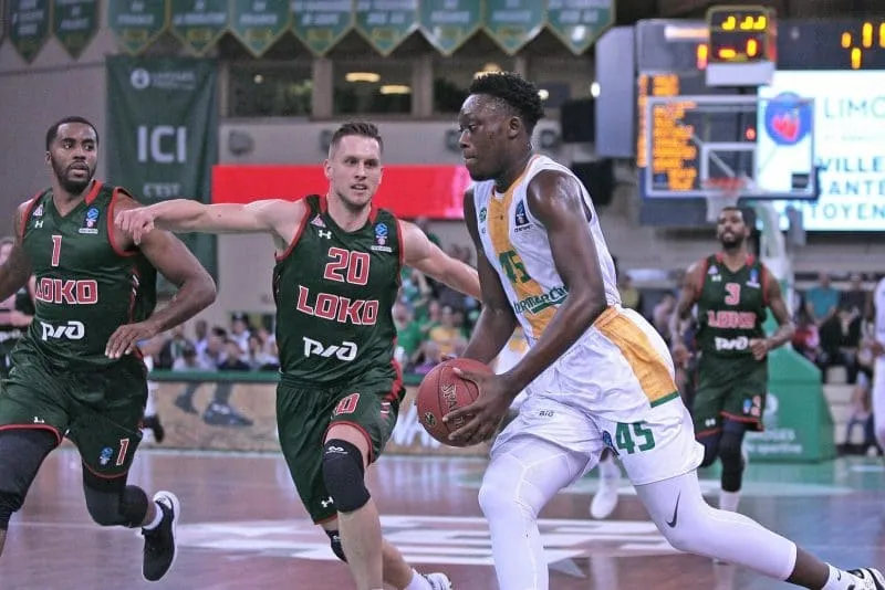 Vidéo: Le reportage de Buzzer sur Sekou Doumbouya, la pépite de Limoges