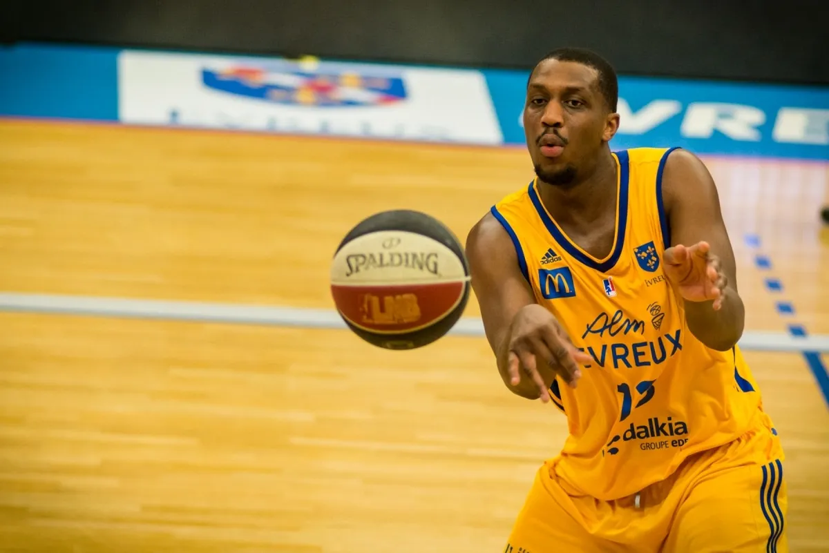 Pro B : Soriah Bangura pigiste de Norville Carey à Poitiers