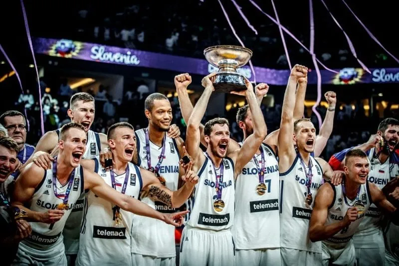 Vidéos: Plus de 2 000 fans slovènes pour fêter Luka Doncic et Goran Dragic à Miami