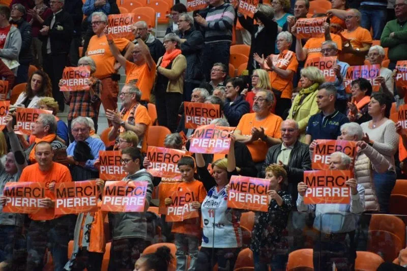 La photo: L’hommage à Pierre Fosset, le président de Bourges