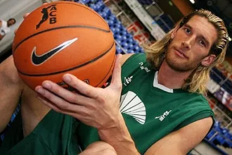 Vidéo Rétro: Le « strip tease dunk » de Walter Herrmann