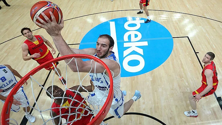 Grèce : Le vétéran Kosta Koufos renforce l’Olympiacos