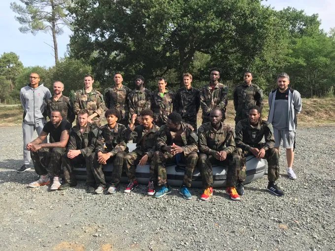 La photo: Les Manceaux en tenue de camouflage