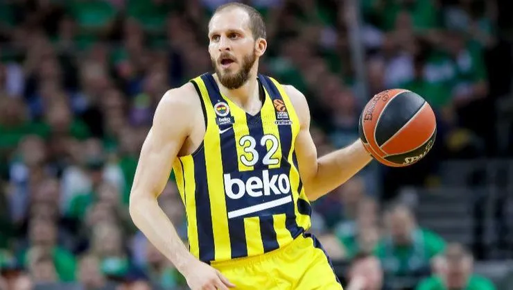 Sinan Güler passe du Fener au Dacka