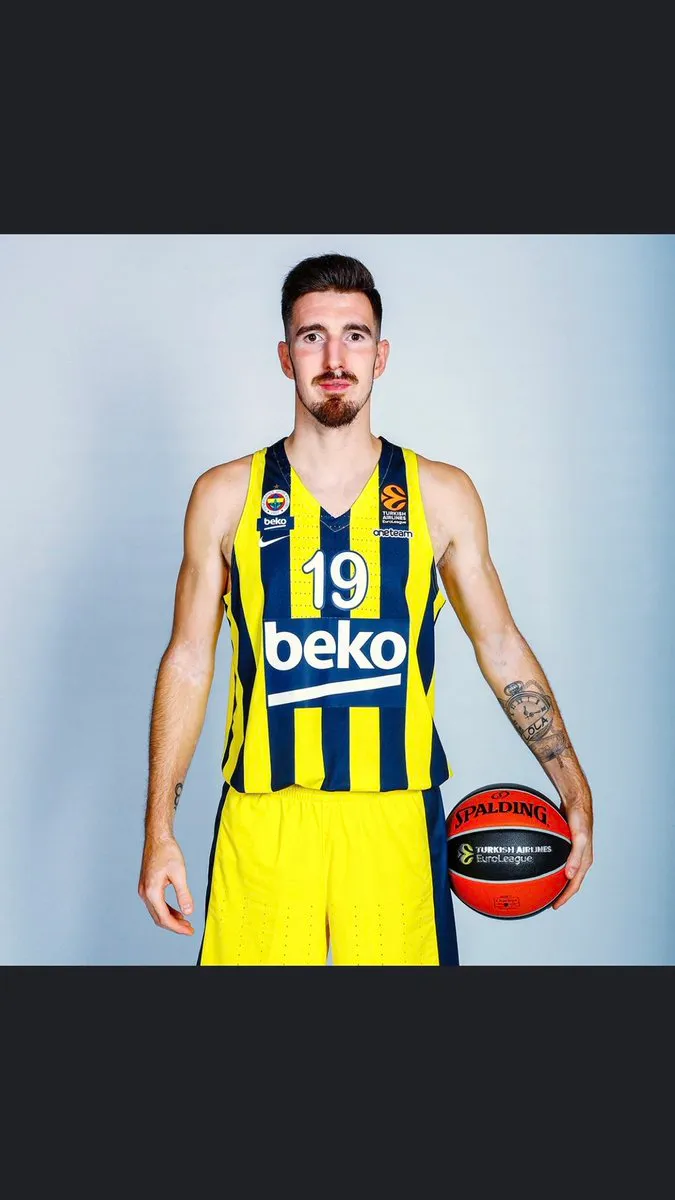 Vidéo : Darussafaka remonte 8 points en 20 secondes, mais à la fin c’est Nando De Colo qui gagne