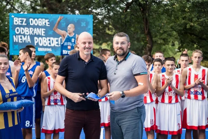 Le coach de Monaco Sasa Obradovic inaugure un terrain de basket à son nom