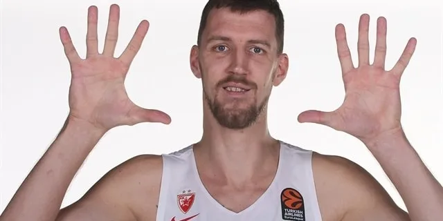 Trois mois après son grave accident, Gnjen Kuzmic a rejoué avec l’Etoile Rouge de Belgrade