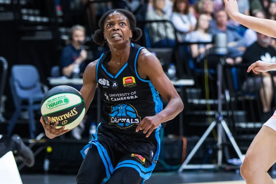 Australie: 13 points, 8 rebonds et 7 interceptions pour Olivia Epoupa
